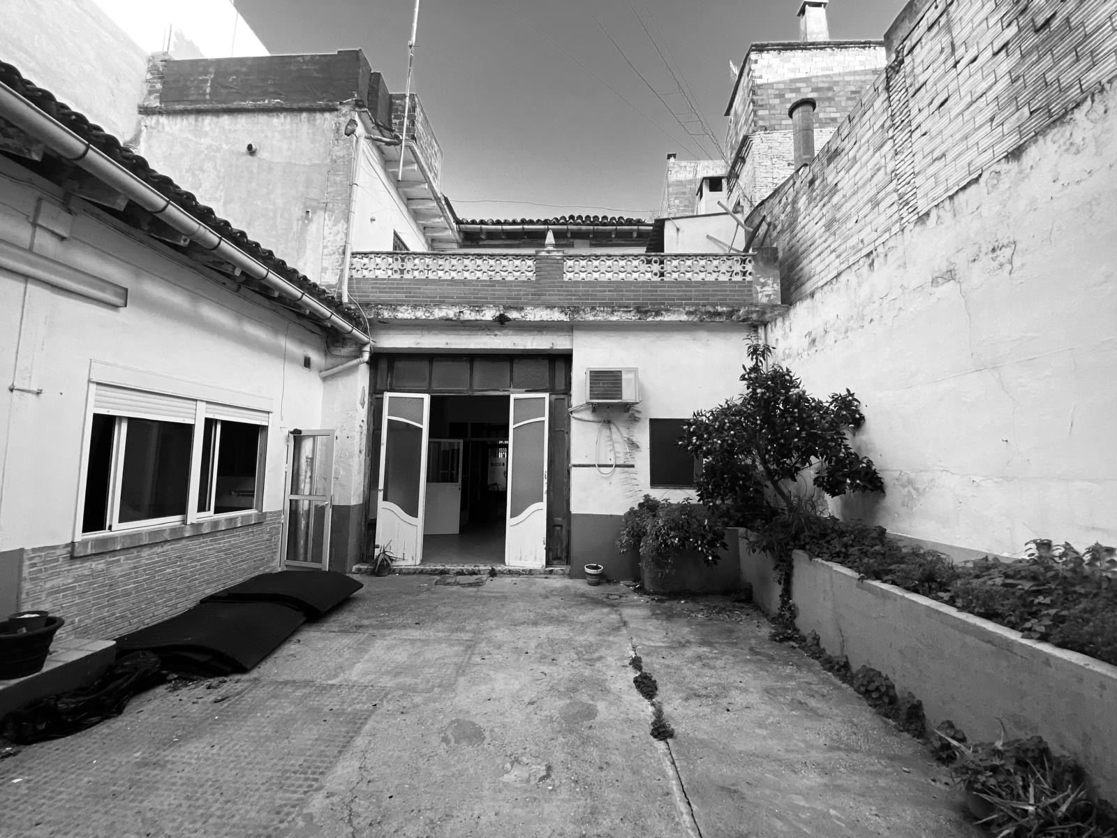 Patio original de Casa Sofia antes de la rehabilitación integral.