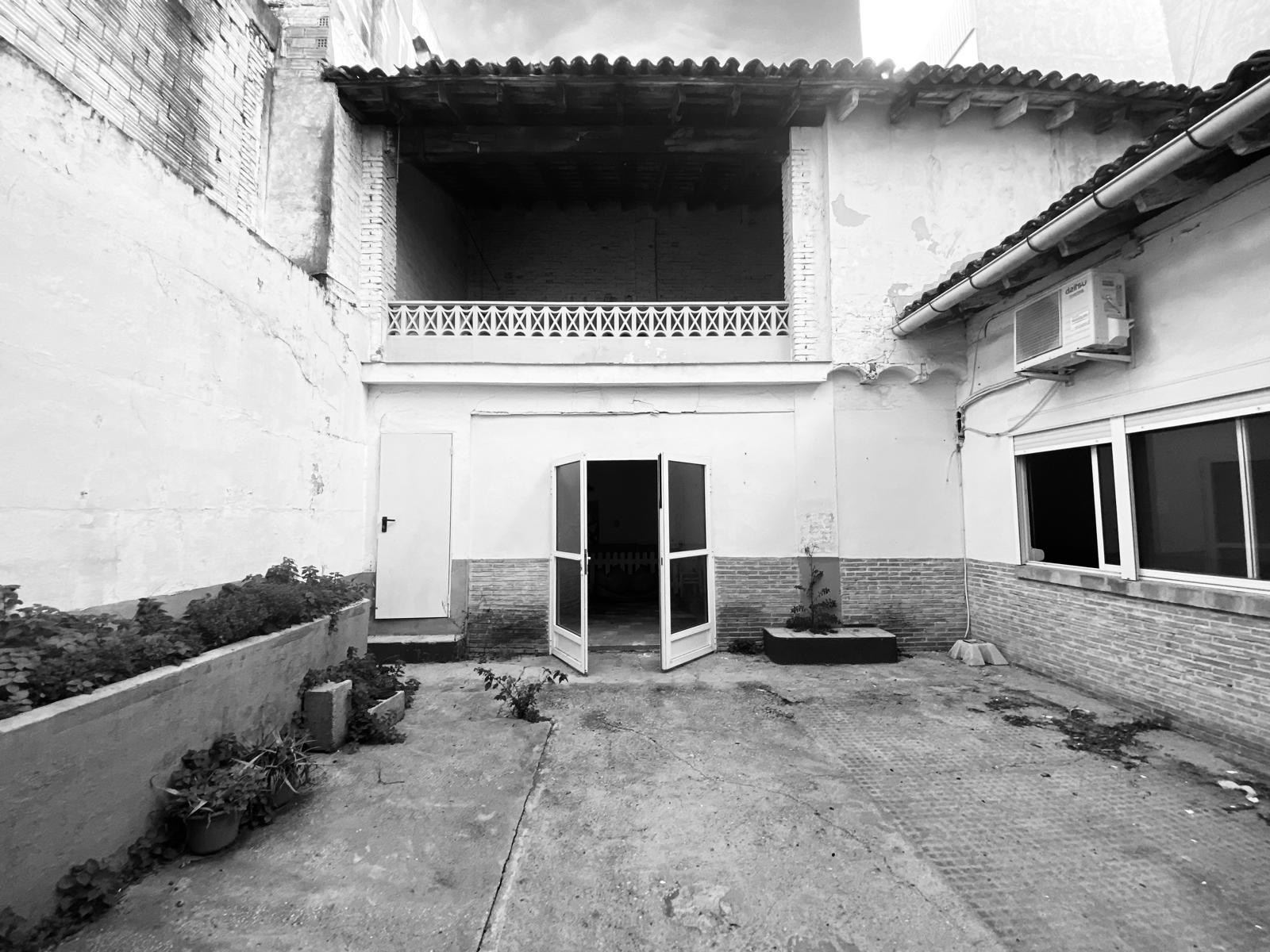 Patio original de Casa Sofia antes de la rehabilitación integral.